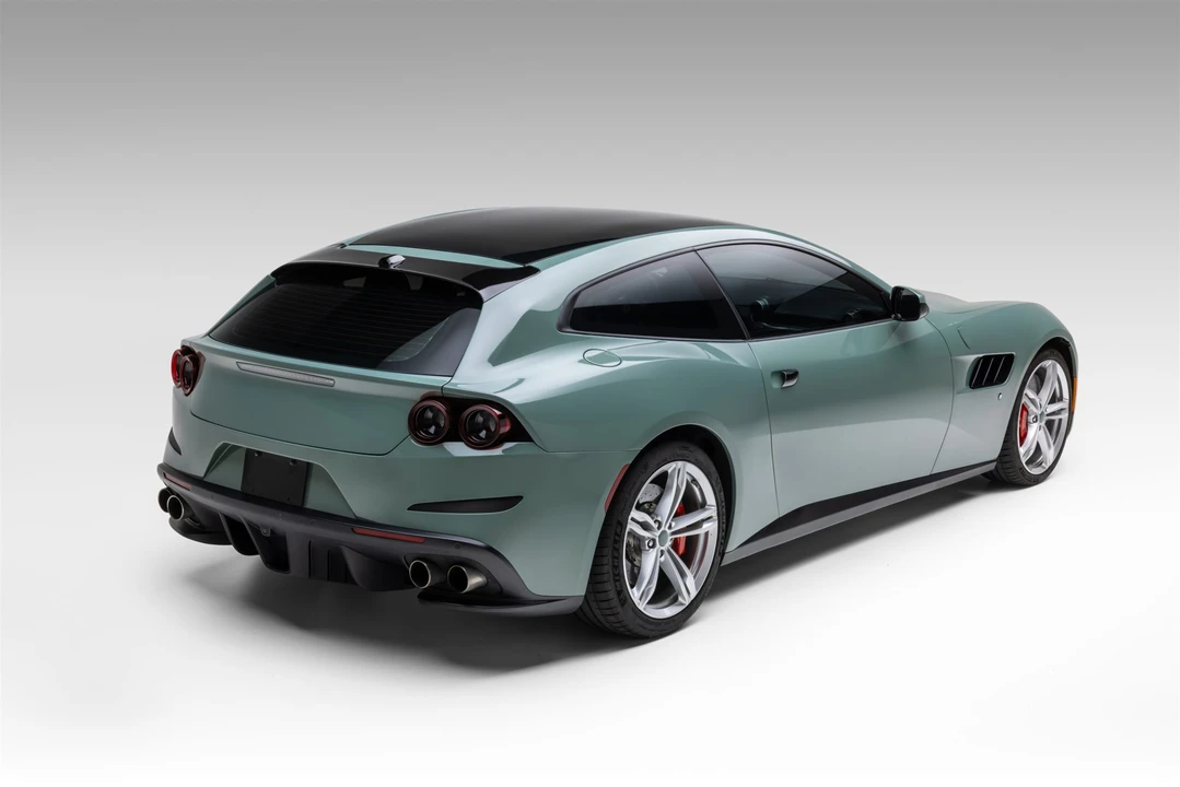 2017 Ferrari GTC4Lusso - Image 9 of 31