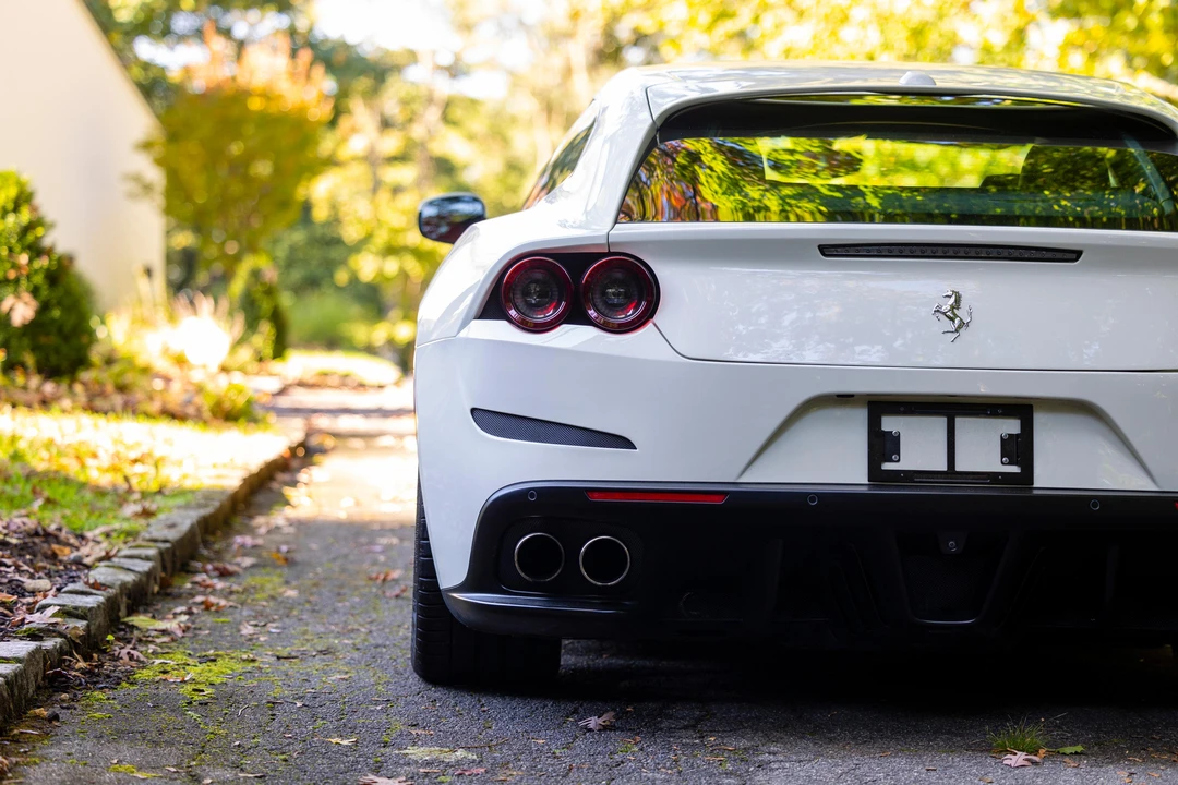 2017 Ferrari GTC4Lusso - Image 24 of 31