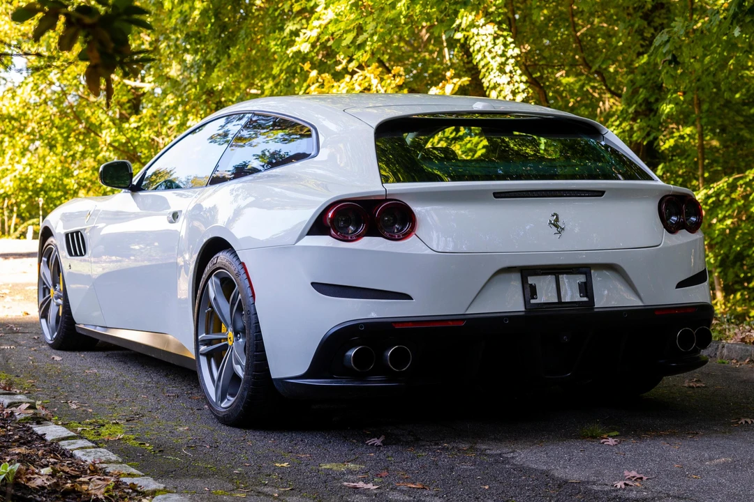 2017 Ferrari GTC4Lusso - Image 4 of 31
