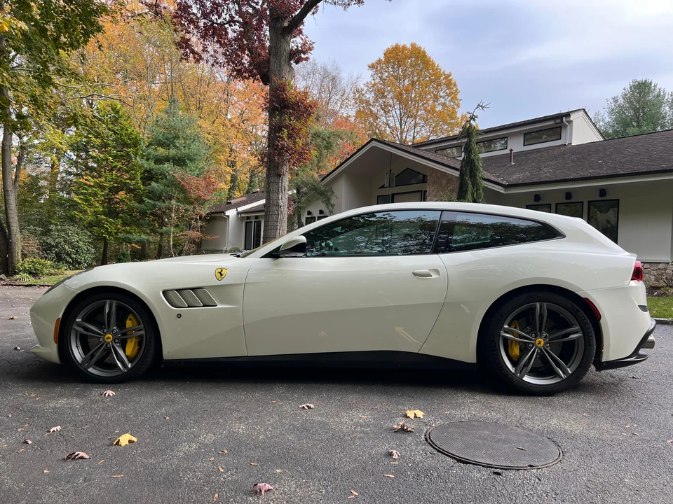 2017 Ferrari GTC4Lusso - Image 9 of 31