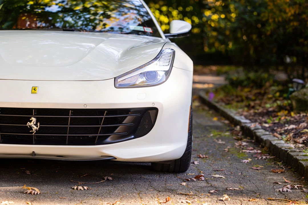 2017 Ferrari GTC4Lusso - Image 17 of 31