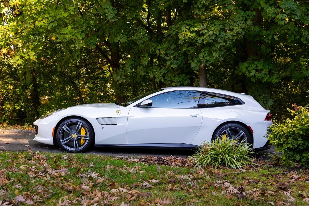 2017 Ferrari GTC4Lusso - Image 8 of 31