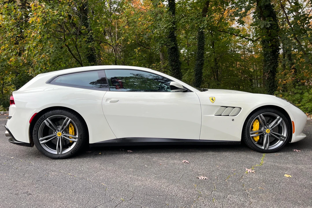 2017 Ferrari GTC4Lusso - Image 3 of 31