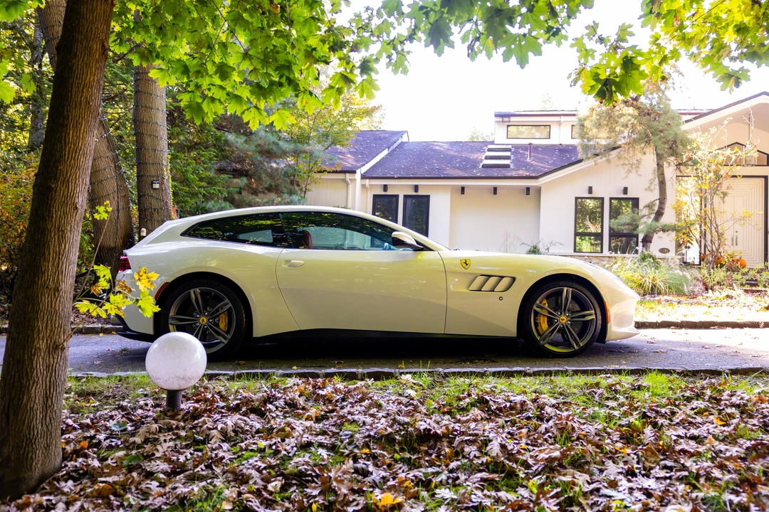 2017 Ferrari GTC4Lusso - Image 12 of 31