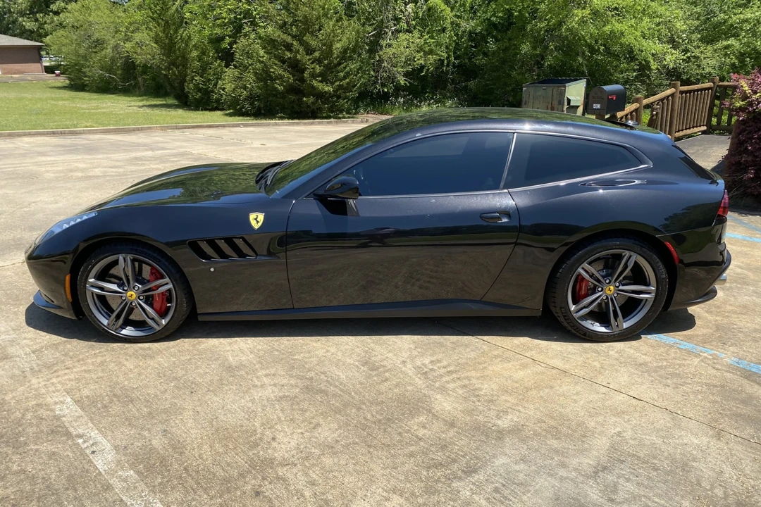 2017 Ferrari GTC4Lusso - Image 27 of 31