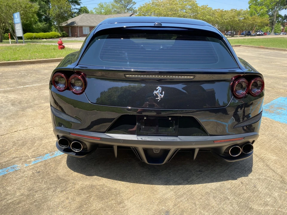 2017 Ferrari GTC4Lusso - Image 23 of 31