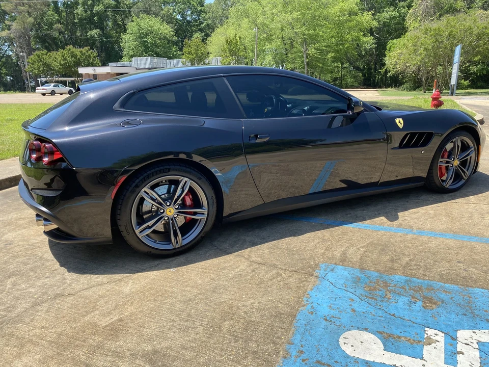 2017 Ferrari GTC4Lusso - Image 19 of 31