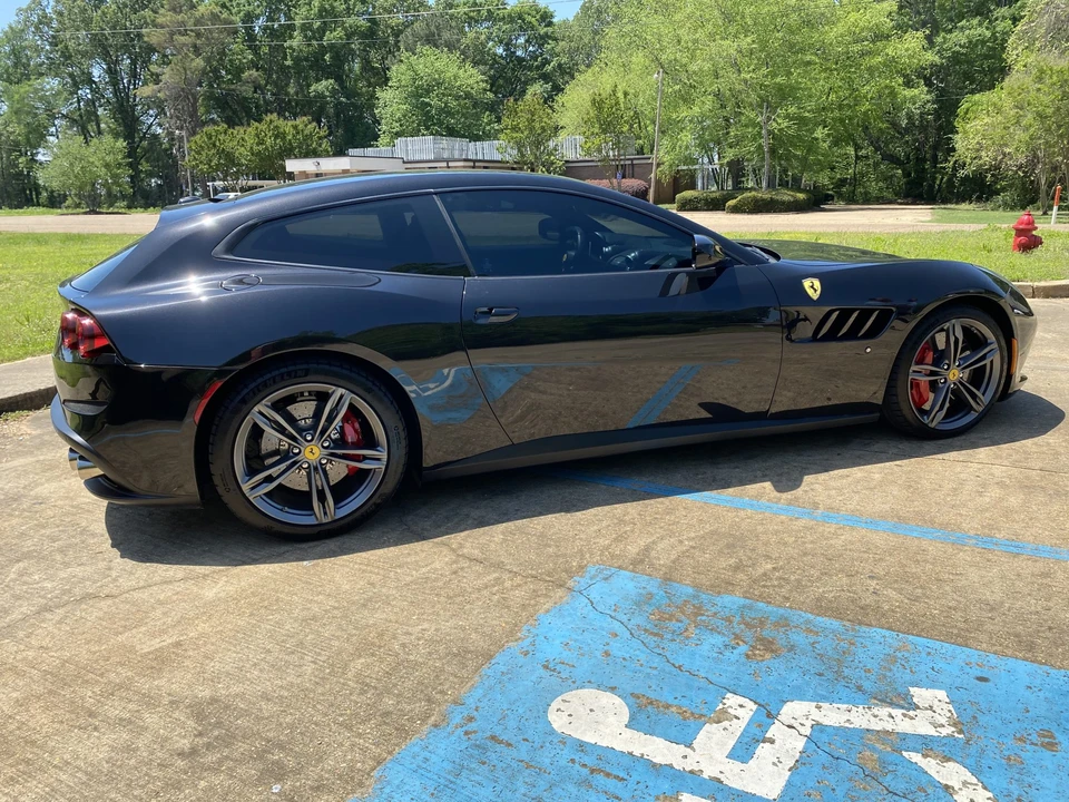 2017 Ferrari GTC4Lusso - Image 18 of 31