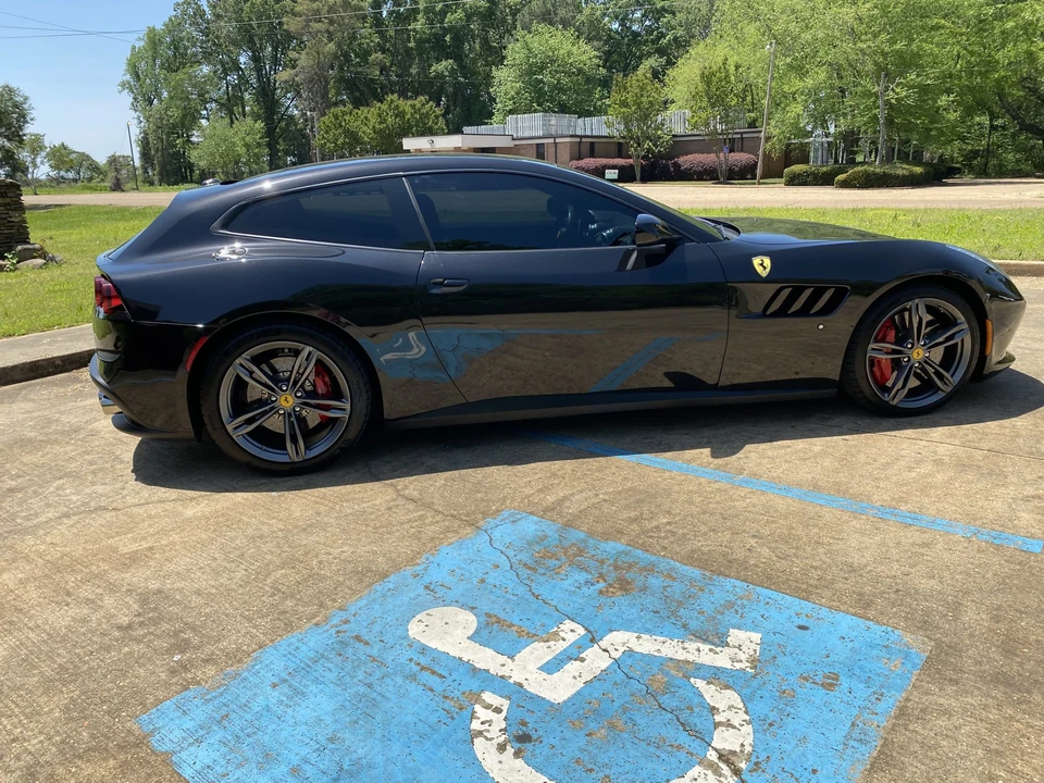2017 Ferrari GTC4Lusso - Image 17 of 31