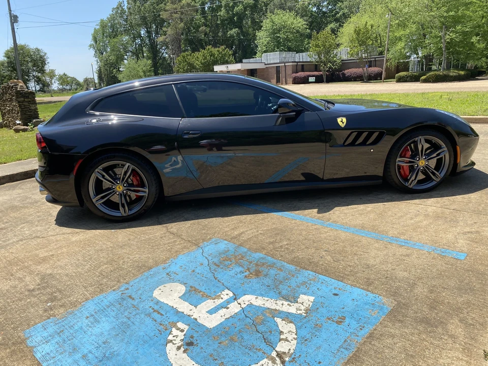 2017 Ferrari GTC4Lusso - Image 16 of 31