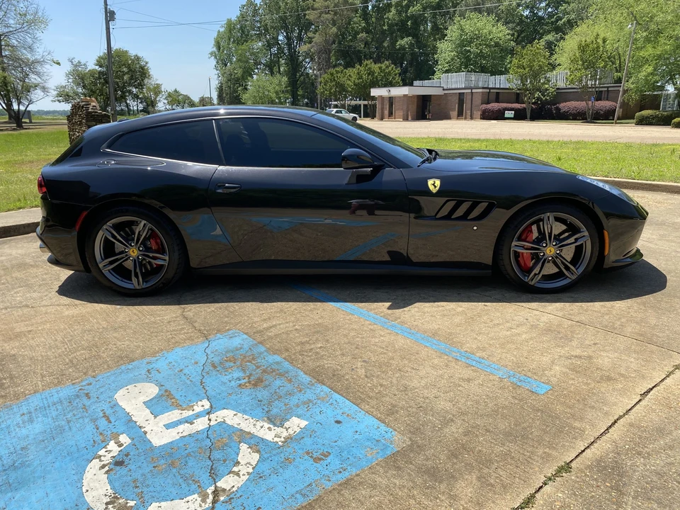 2017 Ferrari GTC4Lusso - Image 15 of 31