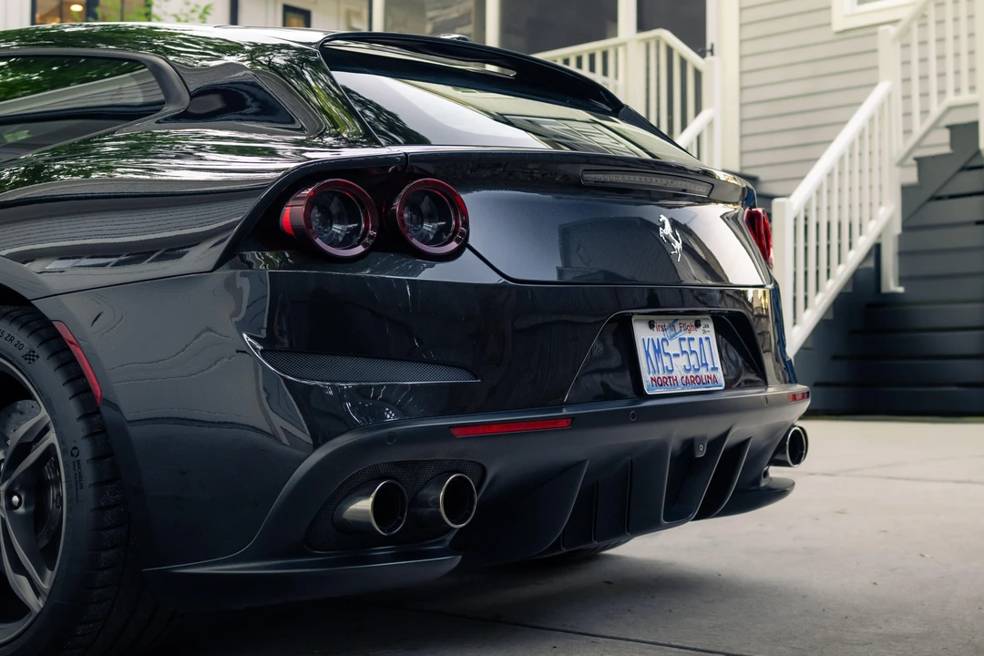 2017 Ferrari GTC4Lusso - Image 18 of 31