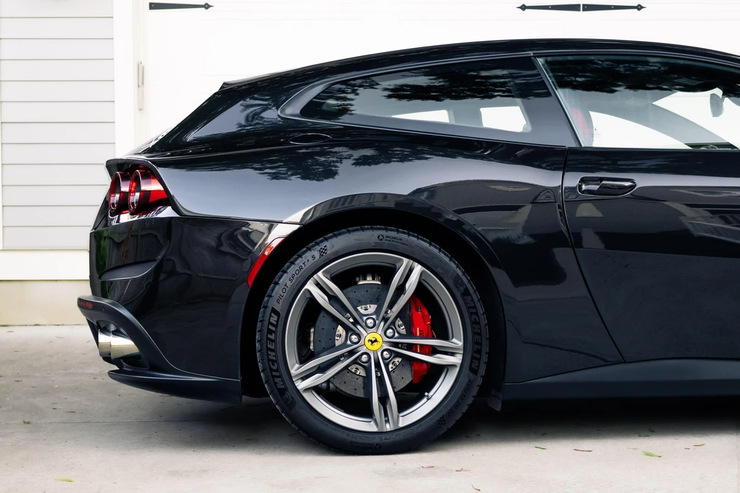 2017 Ferrari GTC4Lusso - Image 22 of 31