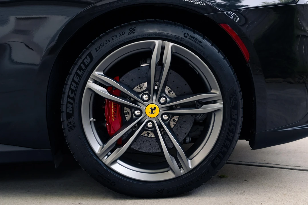 2017 Ferrari GTC4Lusso - Image 30 of 31