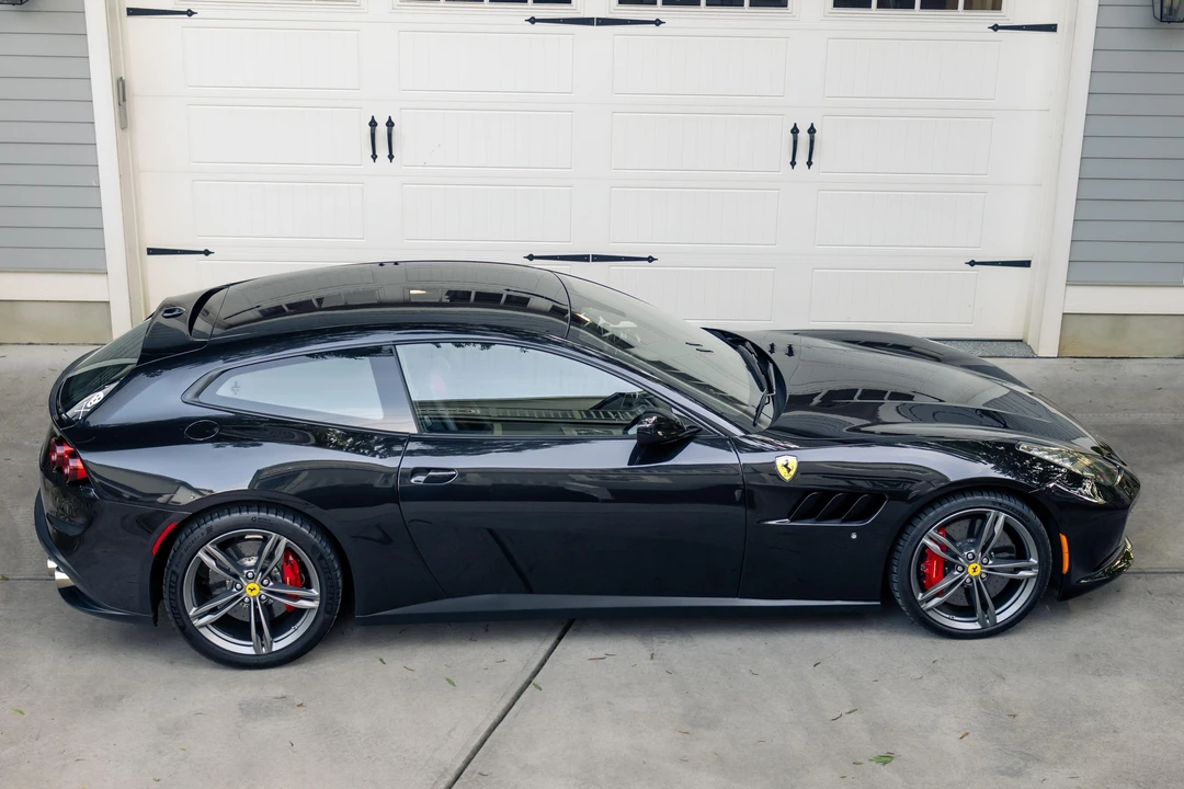2017 Ferrari GTC4Lusso - Image 10 of 31