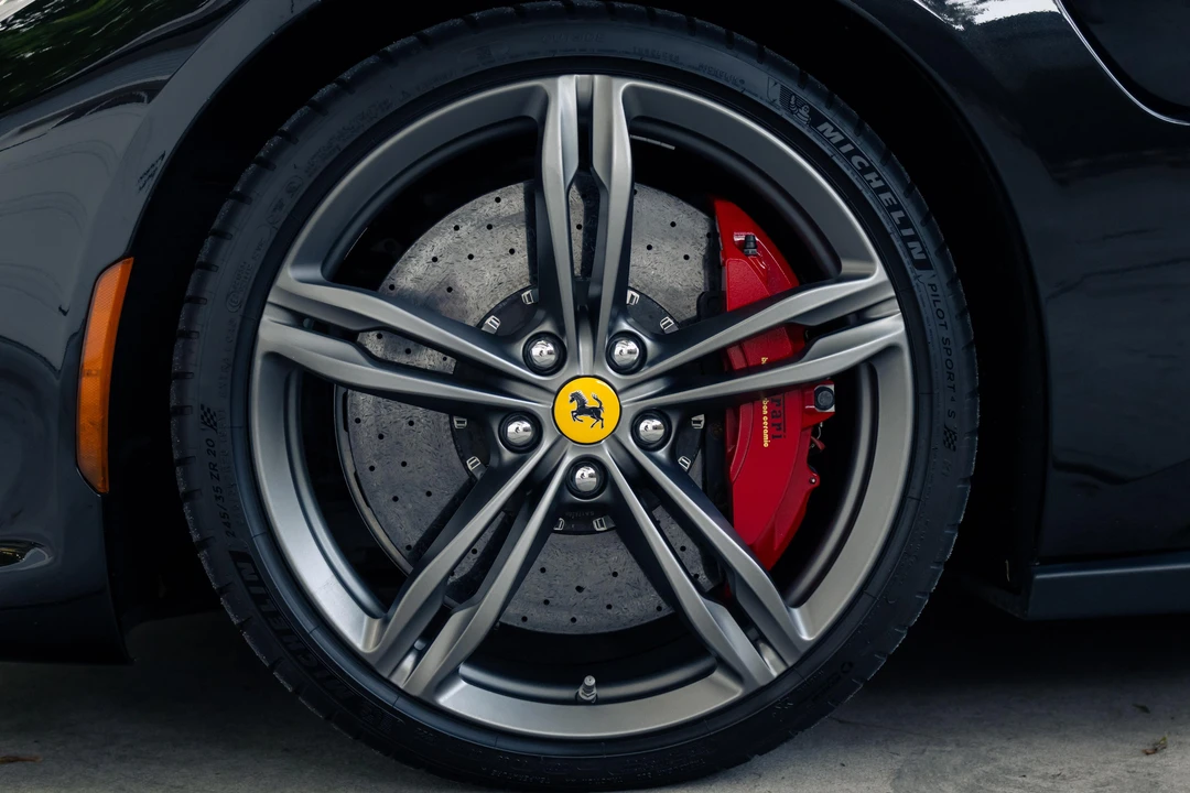 2017 Ferrari GTC4Lusso - Image 28 of 31