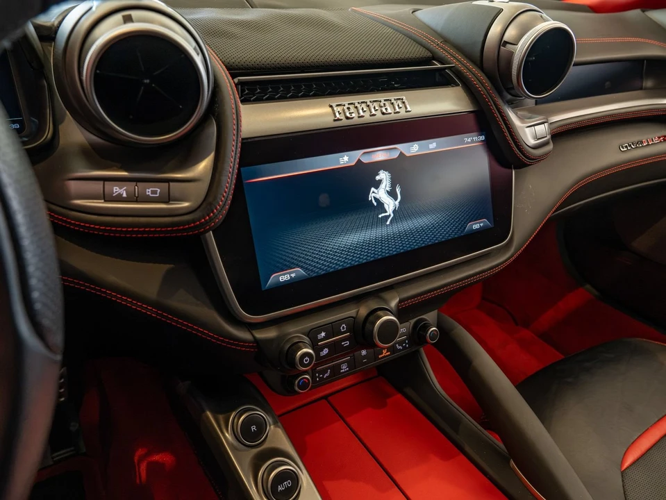 2017 Ferrari GTC4Lusso - Image 16 of 31