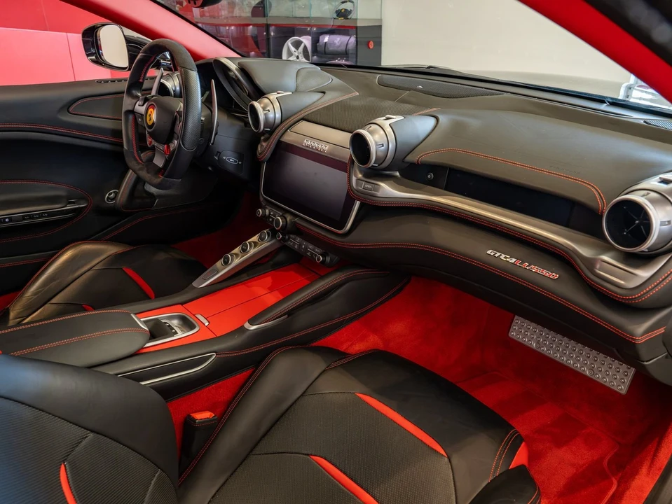 2017 Ferrari GTC4Lusso - Image 19 of 31