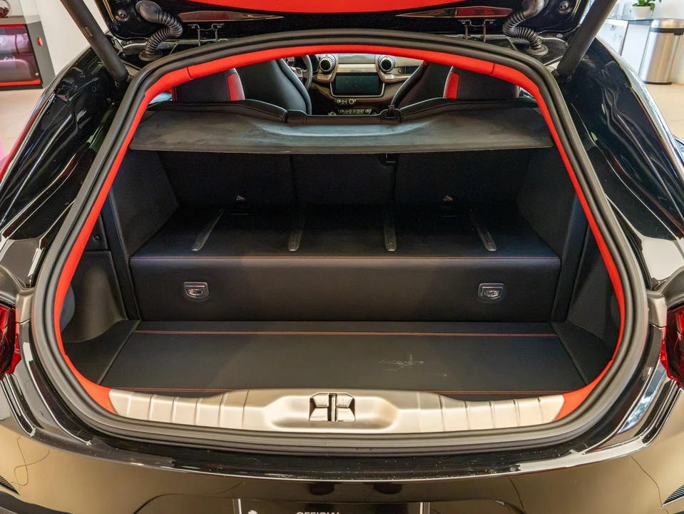 2017 Ferrari GTC4Lusso - Image 26 of 31