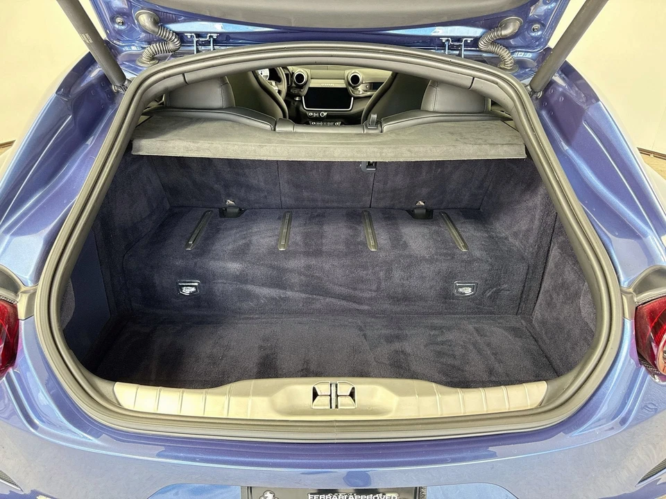 2017 Ferrari GTC4Lusso - Image 27 of 31