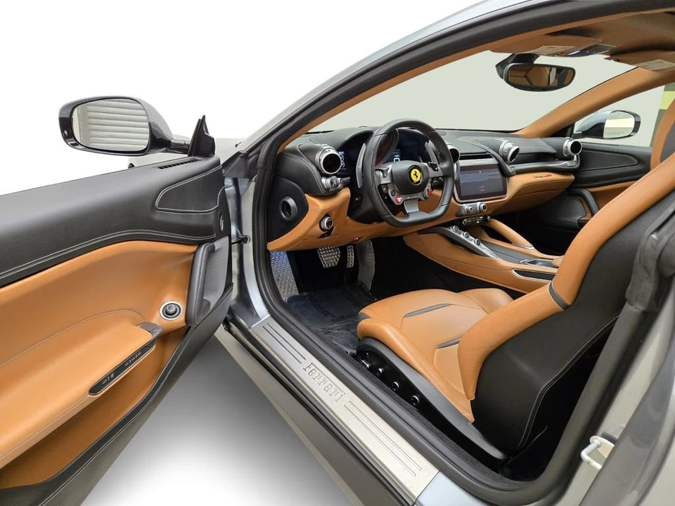 2017 Ferrari GTC4Lusso - Image 17 of 31