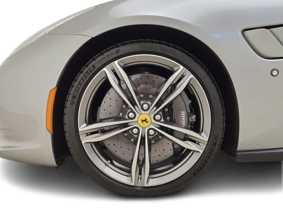 2017 Ferrari GTC4Lusso - Image 13 of 31