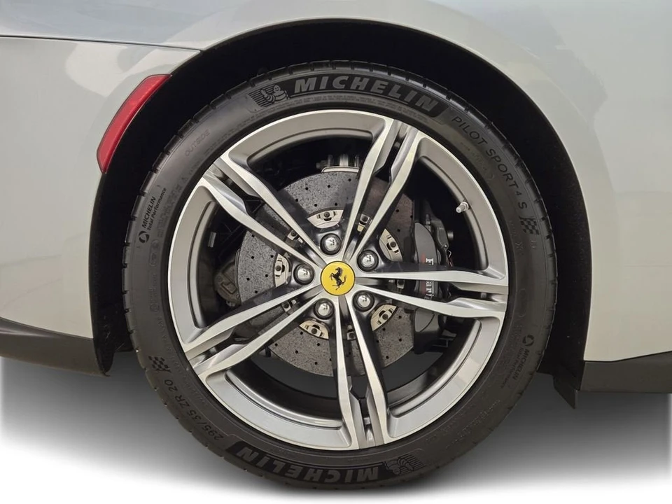 2017 Ferrari GTC4Lusso - Image 11 of 31
