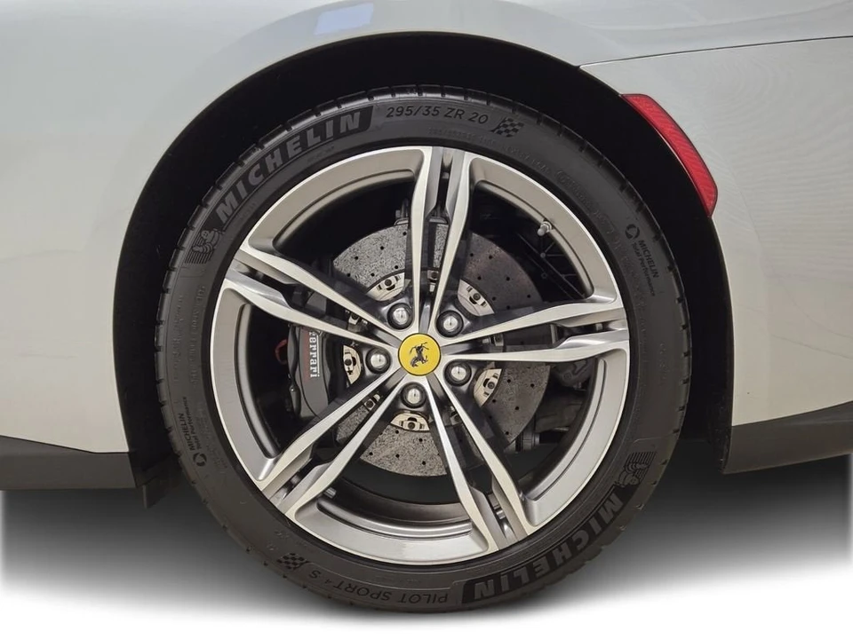 2017 Ferrari GTC4Lusso - Image 15 of 31