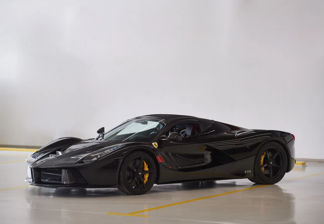 2017 Ferrari LaFerrari Aperta - Image 2 of 30