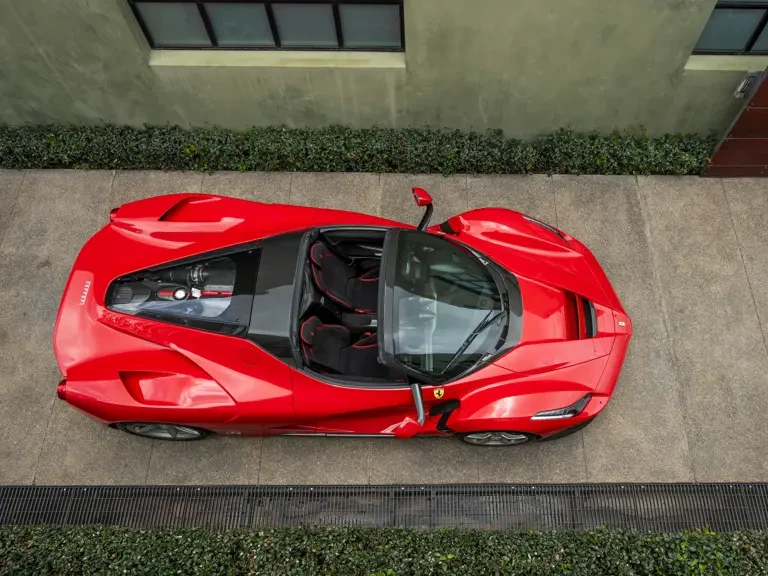 2017 Ferrari LaFerrari Aperta - Image 12 of 31
