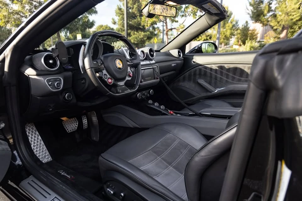 2017 Ferrari California T - Image 12 of 20