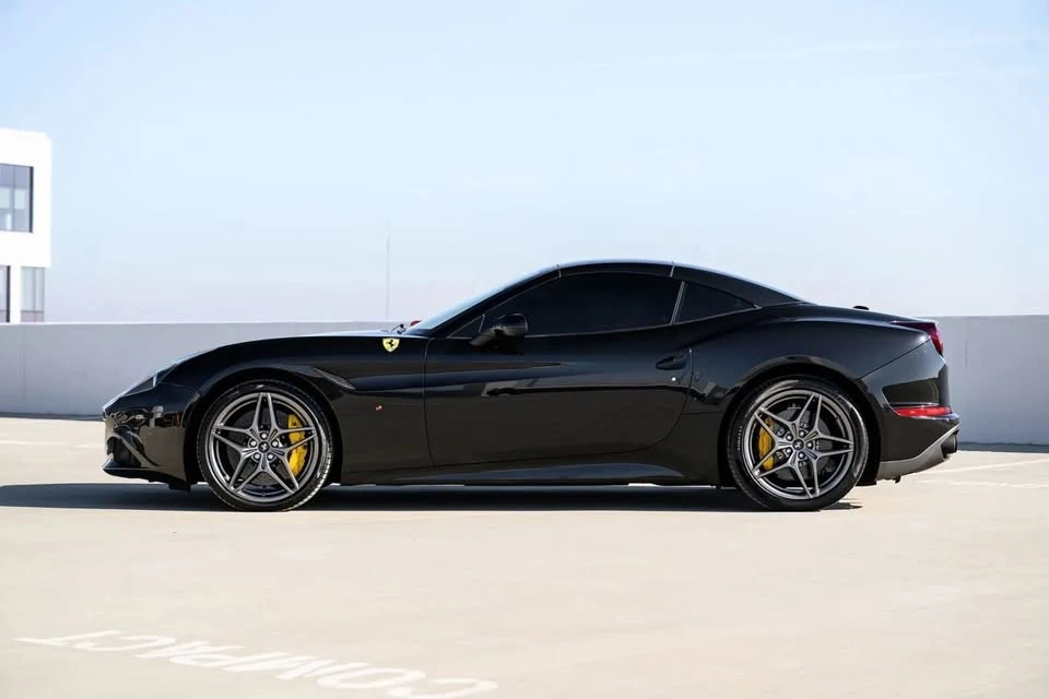 2017 Ferrari California T - Image 9 of 20