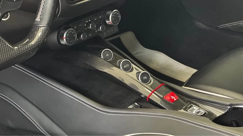 2017 Ferrari California T - Image 10 of 20