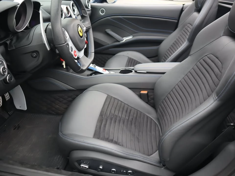 2017 Ferrari California T - Image 10 of 20