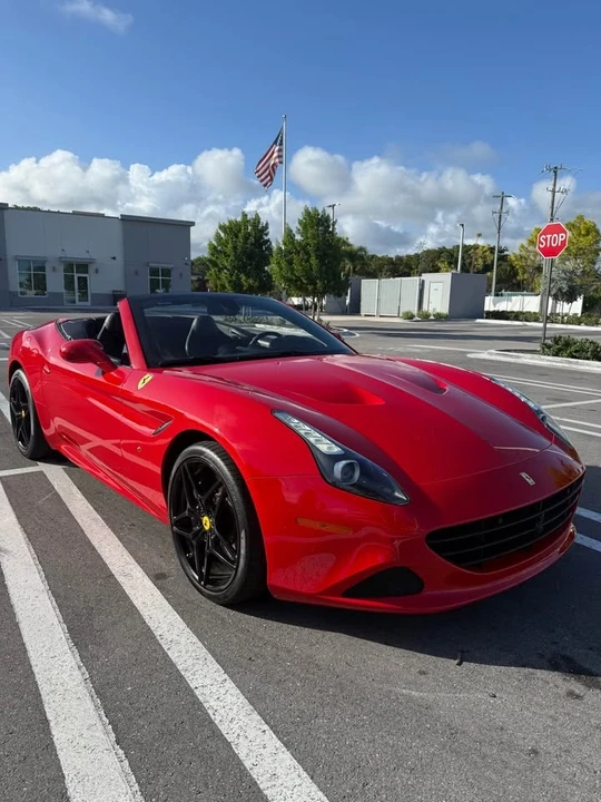 2017 Ferrari California T - Image 13 of 16