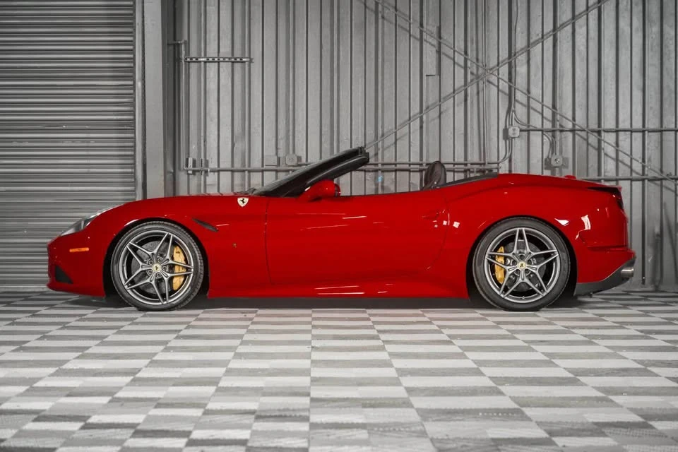 2017 Ferrari California T - Image 4 of 16