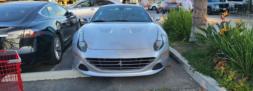 2017 Ferrari California T - Image 6 of 10
