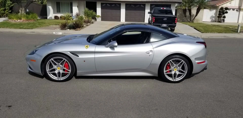 2017 Ferrari California T - Image 8 of 10