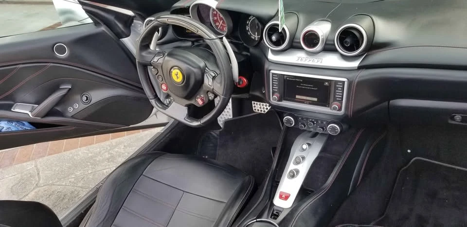 2017 Ferrari California T - Image 9 of 10