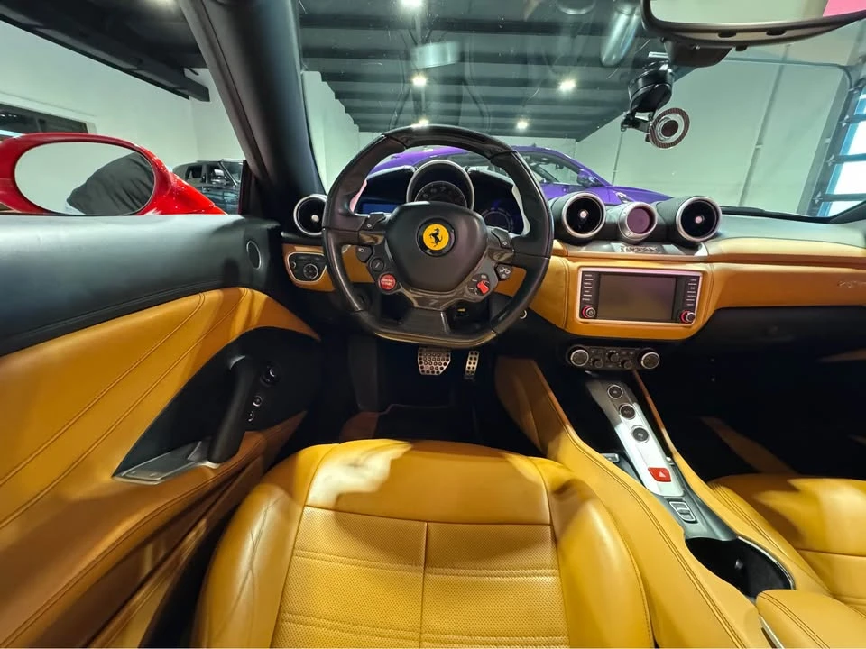 2017 Ferrari California T - Image 8 of 13