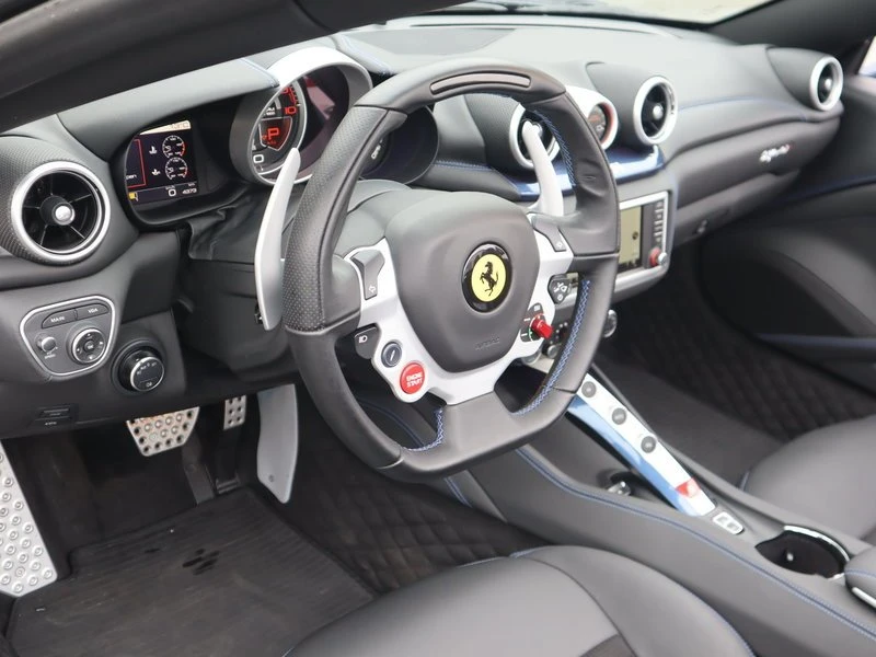 2017 Ferrari California T - Image 9 of 20