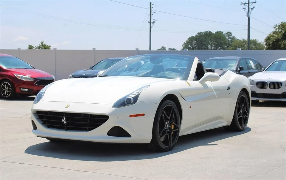 2017 Ferrari California T - Image 10 of 20