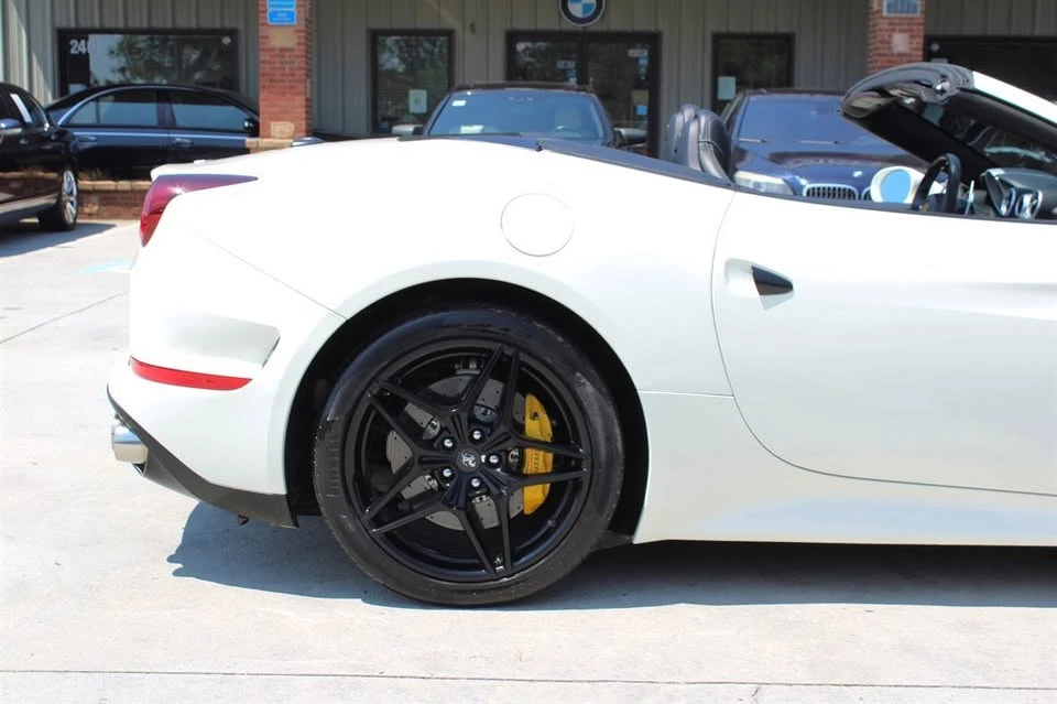 2017 Ferrari California T - Image 3 of 20