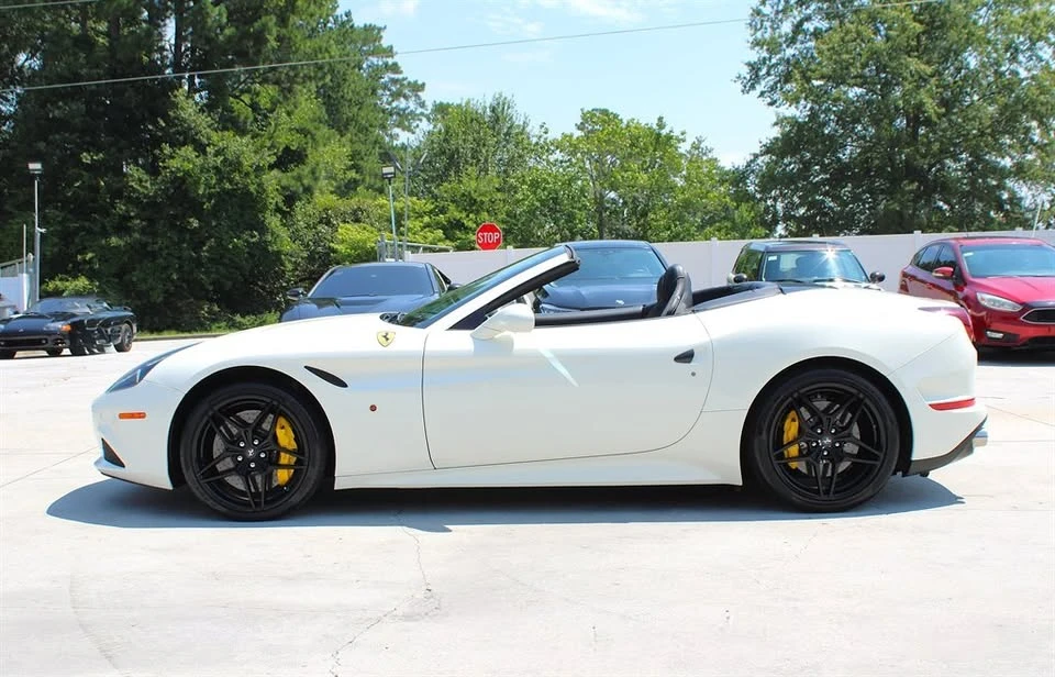 2017 Ferrari California T - Image 12 of 20