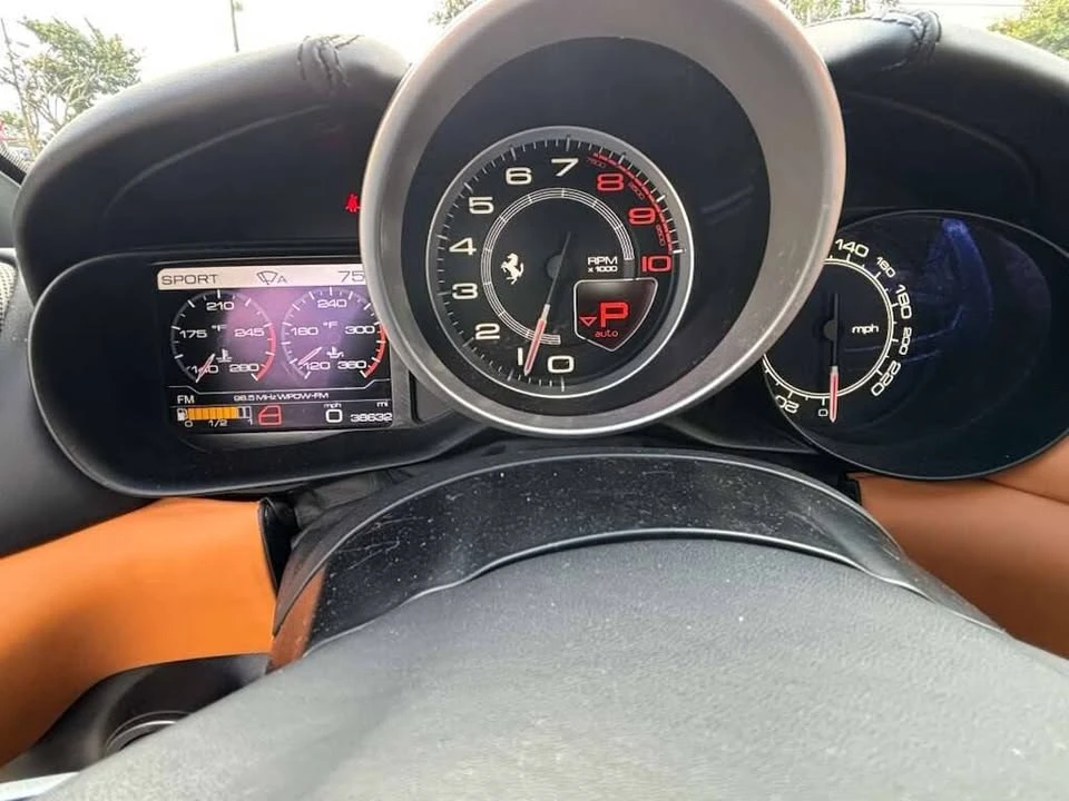 2017 Ferrari California T - Image 11 of 20