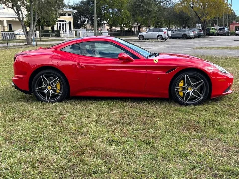 2017 Ferrari California T - Image 6 of 20
