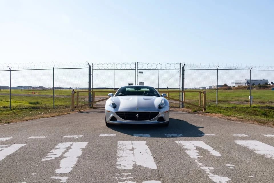 2017 Ferrari California T - Image 2 of 20
