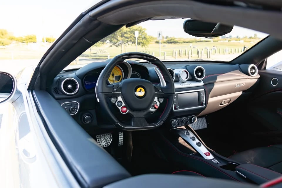 2017 Ferrari California T - Image 9 of 20