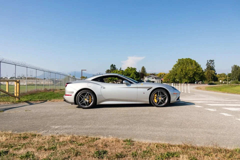 2017 Ferrari California T - Image 3 of 20