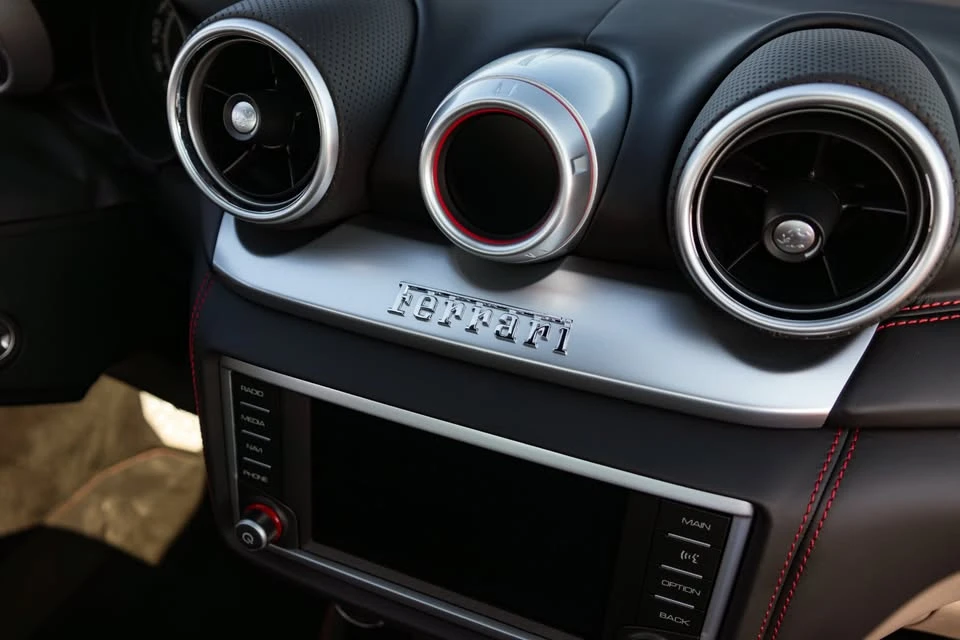 2017 Ferrari California T - Image 14 of 20